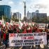 Maestros de la CNTE marchando en Paseo de la Reforma de la CDMX sosteniendo una lona que anuncia paro nacional y exige la abrogación de la Ley del Issste.