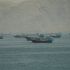 Cientos de barcos, vacíos o con carga, están varados en las aguas del estrecho.