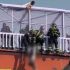 Bomberos y policías en acción