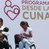 CIUDAD DE MÉXICO, 14JULIO2025.- Una madre amamanta a su bebé durante la entrega del apoyo del programa "Desde la Cuna" en la plancha del Zócalo. El programa social consiste en brindar un apoyo económico universal para los primeros años de vida, por lo que las infancias de 0 a 3 años 10 meses recibirán transferencias monetarias por mil pesos en una sola ministración de manera bimestral.FOTO: GRACIELA LÓPEZ/CUARTOSCI.COM