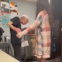 Brooklyn Green inició una campaña viral en GoFundMe que recaudó más de 140 mil dólares para cambiar la vida de Mary, una abuelita trabajadora de Tennessee.
