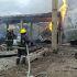 Bomberos combatiendo el fuego tras la explosión de una bodega clandestina de gas LP que quedó reducida a escombros en Tepeaca, Puebla.