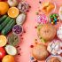 ¿Cómo manejo los dulces y la comida chatarra sin volverlos una obsesión para mi hijo?
