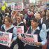 Comerciantes establecidos de la Calle de las Novias exigen libre acceso tras cinco días de pérdidas por cercos vallas y plantón de la CNTE.