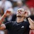 Alexander Zverev celebra su victoria en Roland Garros.