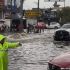 Fuertes lluvias provocaron inundaciones y un bloqueo total en la Calzada Ignacio Zaragoza.