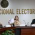 La consejera Carla Humphrey presentó la nueva credencial de elector.