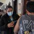 TLAXCALA, TLAXCALA, 24FEBRERO2026.- Personal del sistema IMSS-Bienestar, se observa durante la aplicación de dosis de vacuna contra el Sarampión. De acuerdo con información del Sector Salud, en el estado se han registrado la muerte de un menor, un total de 95 casos que están en análisis, 28 casos confirmados, mientras que tres permanecen como sospechosos y se confirma que el área con mayor incidencia de casos es el municipio de San Pablo del Monte, municipio ubicado al sur del estado, colindante con Puebla. FOTO: J. GUADALUPE PÉREZ/CUARTOSCURO.COM