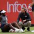 La canadiense Victoria Mboko no pudo seguir en su partido del torneo de individuales en Queen's debido a una lesión en la rodilla izquierda.