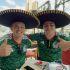 Mario Ortiz (izq.) colombiano radicado en Monterrey y aficionado de Tigres, celebró el gol de Julián Quiñones junto a su hermano Andrés, quien viajó desde Colombia para seguir el Mundial 2026.