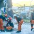 Helicópteros transportan agua y alimentos a poblaciones incomunicadas.