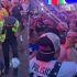 Durante el Fan Fest de Boston, policía domina el balón y se gana el abrazo de decenas de aficionados.