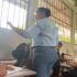 Detienen en Honduras a la profesora Perla Díaz tras ser grabada agrediendo a una alumna; el video viral desató indignación y abrió debate sobre la labor docente.