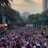 Miles de corredores llenaron de color las calles de la capital durante el Medio Maratón de la Ciudad de México, una competencia que reunió a cerca de 35 mil participantes y volvió a consolidarse como una de las grandes fiestas deportivas del país.