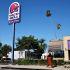 Taco Bell retira vegetales en Estados Unidos ante investigación por brote de Cyclospora que afecta a miles de personas.