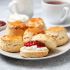 Receta de scones ingleses con crema y mermelada