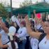 Aunque la menor recibe atención médica gratuita, los medicamentos representan un fuerte gasto que la familia no puede cubrir. Por ello, vecinos organizan rifas para apoyarlos.