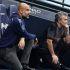 Pep Guardiola y Juanma Lillo, en la banca del Manchester City.