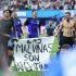 El hecho que jugadores argentinos tomaran de las gradas una pancarta con fondo político sobre Las Malvinas, provocó que el gobierno de Reino Unido exigiera una sanción a FIFA.