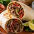 Prepara unos burritos de bistec para la cena, una receta fácil y llenadora