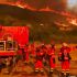 La ola de calor dificulta las tareas para controlar el avance de las llamas.