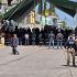 Entre arreglos florales y bajo un cerco comunitario, la ceremonia luctuosa dio inicio al ritmo de música de banda.