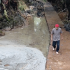 Una severa tromba acompañada de lluvias atípicas desbordó el río Guani y provocó graves inundaciones en diversos puntos del municipio de Pátzcuaro.