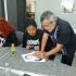 Integrantes de Fundenl grabaron los rostros de sus familiares desaparecidos en un taller artístico en Nuevo León, como parte del Día Internacional de las Personas Desaparecidas.