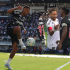 Neymar se quedó con la mano estirada.