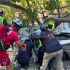 El accidente generó una movilización de cuerpos de emergencia, quienes atendieron a los afectados y realizaron labores para asegurar la zona.