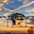 Un dron de Amazon equipado para reparto aéreo transporta un paquete bajo el sistema Prime Air, en una imagen ilustrativa del servicio.
