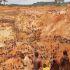 Más de 100 personas perdieron la vida al ‌derrumbarse el martes una mina de ‌oro artesanal en la República Centroafricana, según declaró un ​alto cargo de una asociación minera local.