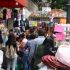 Padres de familia buscan útiles escolares en Centro de CDMX