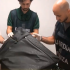 Autoridades italianas detuvieron en Roma a dos mexicanos con más de 17 kilos de metanfetamina ocultos en un doble fondo de sus maletas.