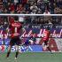 Gilberto Mora le marcó dos goles anoche a Keylor Navas, portero de los Pumas de la UNAM