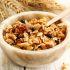 Sencilla granola casera con nueces, más saludable que la del súper