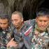 Ciudadano chino rescatado del deslave en Nepal por miembros del ejército.