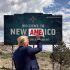 Horas después, Trump siguió con la idea en sus redes sociales, pero en esta ocasión utilizó un video para modificar un letrero de Welcome to New México, por Welcome to New América.