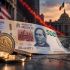 Billete de 500 pesos mexicanos y dólar estadounidense en una imagen financiera que representa la depreciación del peso ante la expectativa de datos de inflación en Estados Unidos y el Paquete Económico 2027.