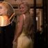 Lili Reinhart rindió homenaje a Kate Hudson con el vestido amarillo que marcó la historia de las comedias románticas.