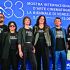 Laura Poitras (cuarta de izquierda a derecha) presentó en el Festival de Venecia They’re Here, un documental sobre la resistencia comunitaria ante las redadas masivas del ICE.