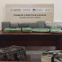 Paquetes asegurados son exhibidos sobre una mesa en la Aduana de Nuevo Laredo, Tamaulipas, durante un operativo de autoridades.