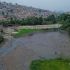 Vista aérea de la presa San Francisco, en Álvaro Obregón, con bajos niveles de agua, basura y escombros acumulados en el vaso.