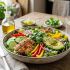 Ensalada de pepino y pollo para una cena ligera