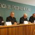 Obispos de la Conferencia del Episcopado Mexicano participan en una reunión ante una mesa con micrófonos y documentos.