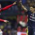 Chiquete Orozco celebra sus goles ante América, vistiendo las playeras de Chivas y Cruz Azul.