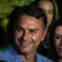 Flavio Bolsonaro, senador de derecha y candidato presidencial del Partido Liberal (PL) de Brasil, sonríe tras conocerse los resultados parciales de las elecciones presidenciales en Brasilia, Brasil,