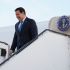 Marco Rubio desciende de un avión en el aeropuerto de Keflavik, Islandia, durante una gira europea sobre seguridad y energía.