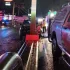 La mujer fue localizada sin signos vitales en la carpeta asfáltica. Testigos del accidente mencionaron que la mujer alcanzó a salir de su auto y, posteriormente, se desvaneció.