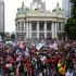 Lula, que busca un cuarto mandato, reorienta su campaña hacia las redes sociales con un video selfi inédito.